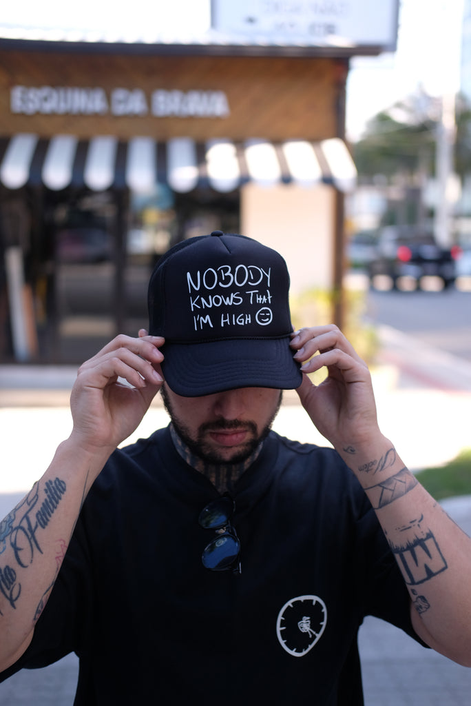Boné Trucker Nobody Knows